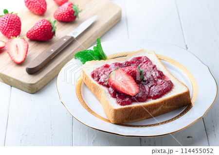 苺ジャムトースト 114455052