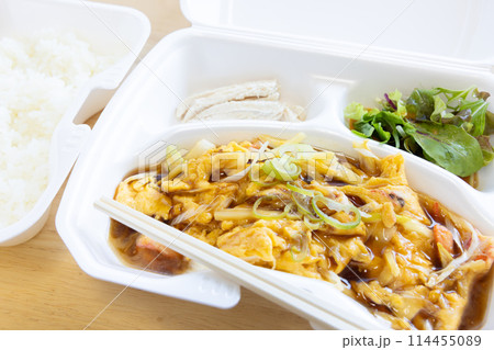 おいしいカニ玉弁当 おいしいカニ玉弁当 114455089