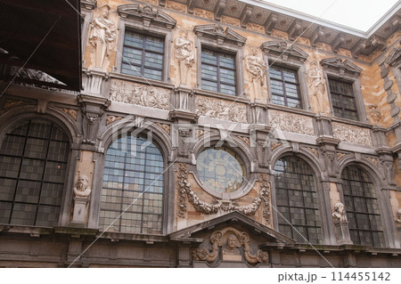 アントワープの画家ルーベンスの家（中庭側） 114455142