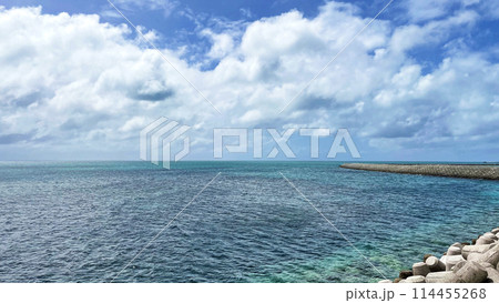 南ぬ浜町緑地公園のきれいな海 石垣島 南ぬ浜町緑地公園のきれいな海 石垣島 114455268