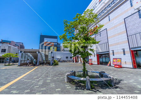 日本の藤沢都市景観 湘南台駅出入口(地下鉄・小田急・相鉄線)などを望む 日本の藤沢都市景観 湘南台駅出入口(地下鉄・小田急・相鉄線)などを望む 114455408