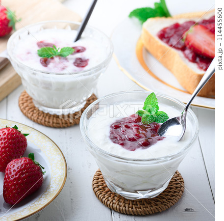苺ジャム ヨーグルト 114455600
