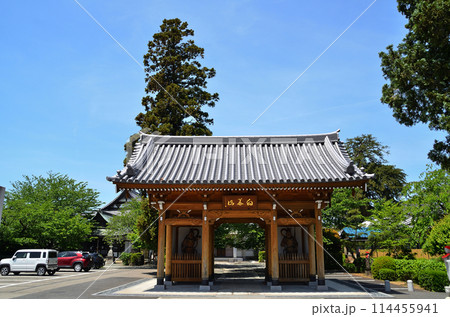 群馬県伊勢崎市曲輪町の同聚院の新しい山門 114455941