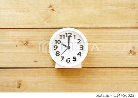 時計　時間　10時　22時　10：00　22：00 114456022