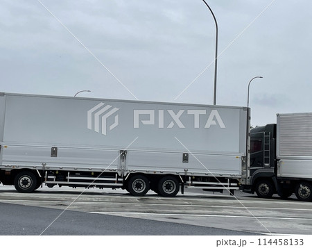 トラック トラック 114458133