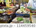 インドネシアの伝統的な市場 114459540