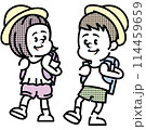登校している小学生のイラスト 114459659