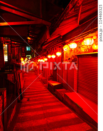 台湾・夜の九份（九分）老街 114460325