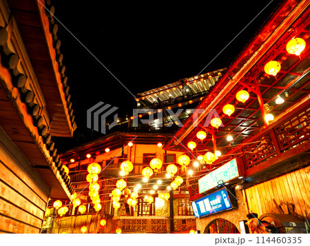 台湾・夜の九份（九分）老街 114460335