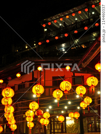 台湾・夜の九份（九分）老街 114460337