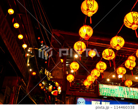 台湾・夜の九份（九分）老街 114460338
