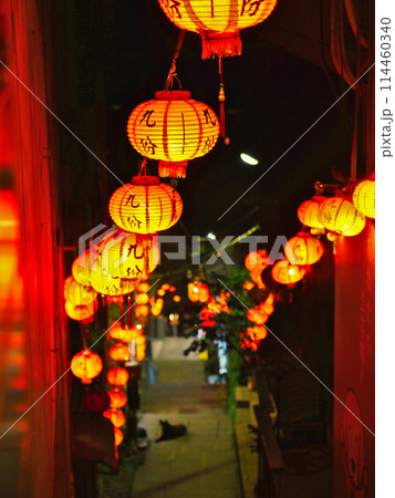 台湾・夜の九份（九分）老街 114460340