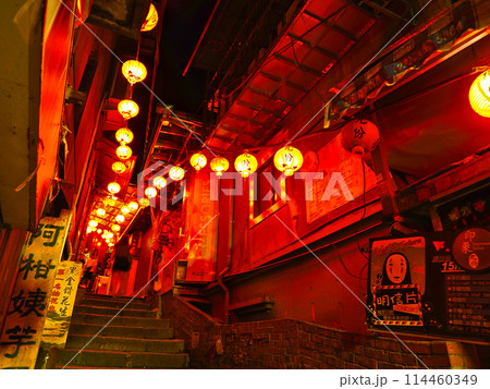 台湾・夜の九份（九分）老街 114460349