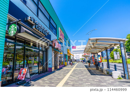 日本の藤沢都市景観 湘南台駅出入口（地下鉄・小田急・相鉄線）前などを望む 114460999