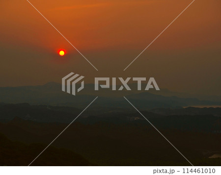台湾・九份（九分）老街・瑞芳九彬開成殿 （天公廟）からの夕景 114461010