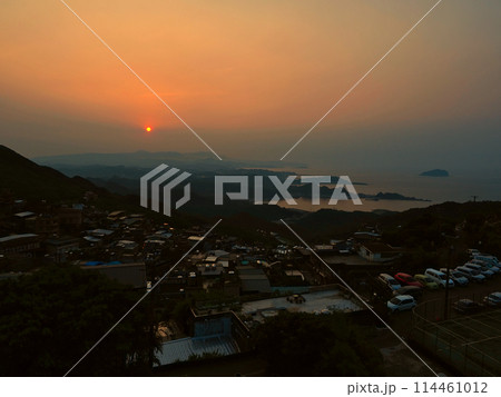台湾・九份（九分）老街・瑞芳九彬開成殿 （天公廟）からの夕景 114461012