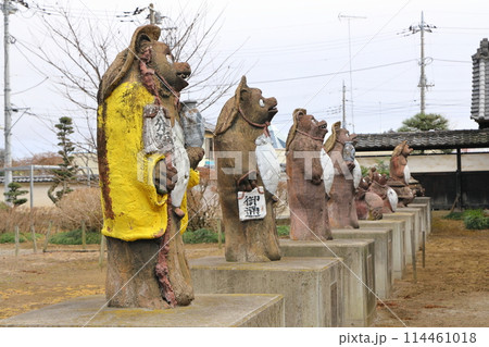 福茶釜の茂林寺　タヌキの置物1月 114461018