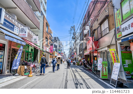 神奈川県川崎市の都市風景 新丸子駅 神奈川県川崎市の都市風景 新丸子駅 114461723
