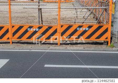 工事現場のガードフェンス 114462581