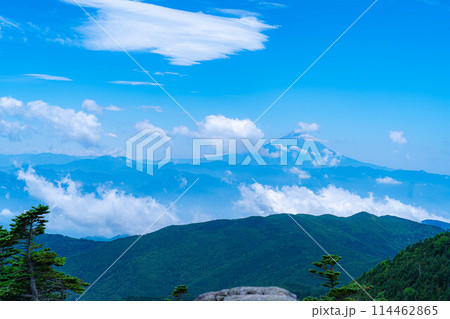 【山岳素材】夏の国師岳から見る山岳風景【山梨県】 【山岳素材】夏の国師岳から見る山岳風景【山梨県】 114462865