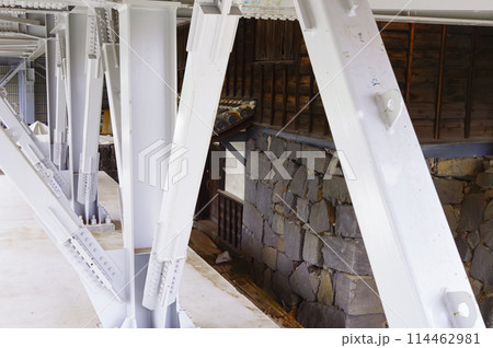 熊本地震の被害で解体中の熊本城の宇土櫓 114462981