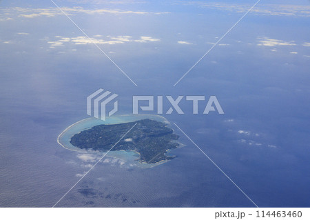 鹿児島県与論島(航空機から) 114463460