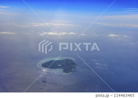 鹿児島県与論島(航空機から) 114463465