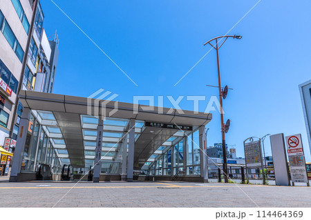 日本の藤沢都市景観 湘南台駅出入口(地下鉄・小田急・相鉄線)前などを望む。右奥に小田急湘南台駅 日本の藤沢都市景観 湘南台駅出入口(地下鉄・小田急・相鉄線)前などを望む。右奥に小田急湘南台駅 114464369