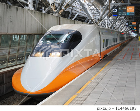 台湾高速鉄道　700T型　台中駅にて 114466195