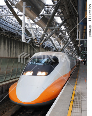 台湾高速鉄道　700T型　台中駅にて 114466199