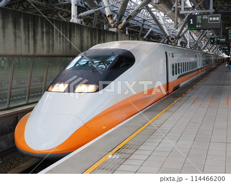 台湾高速鉄道　700T型　台中駅にて 114466200