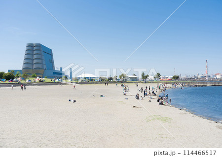 東扇島東公園内の人工海浜(かわさきの浜)で潮干狩り 東扇島東公園内の人工海浜(かわさきの浜)で潮干狩り 114466517