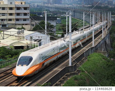台湾高速鉄道　700T型　快官　高鐵景觀橋にて 114468620