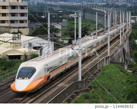 台湾高速鉄道　700T型　快官　高鐵景觀橋にて 114468632
