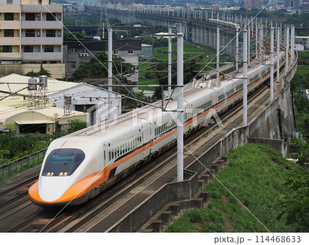 台湾高速鉄道　700T型　快官　高鐵景觀橋にて 114468633