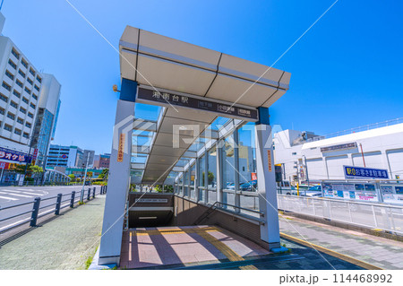 日本の藤沢都市景観 湘南台駅出入口(地下鉄・小田急・相鉄線)などを望む 日本の藤沢都市景観 湘南台駅出入口(地下鉄・小田急・相鉄線)などを望む 114468992