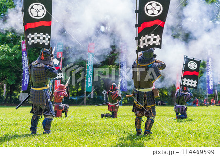 長篠合戦のぼりまつり、火縄銃の演武〈愛知県新城市〉 長篠合戦のぼりまつり、火縄銃の演武〈愛知県新城市〉 114469599
