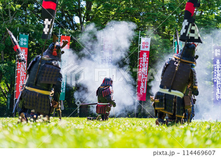 長篠合戦のぼりまつり、火縄銃の演武〈愛知県新城市〉 114469607