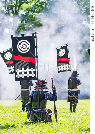 長篠合戦のぼりまつり、火縄銃の演武〈愛知県新城市〉 114469616