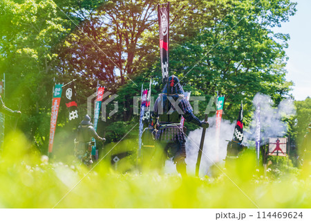 長篠合戦のぼりまつり、火縄銃の演武〈愛知県新城市〉 114469624