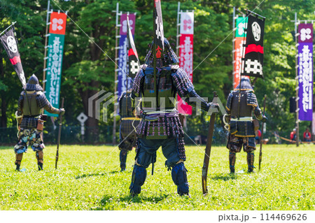 長篠合戦のぼりまつり、火縄銃の演武〈愛知県新城市〉 長篠合戦のぼりまつり、火縄銃の演武〈愛知県新城市〉 114469626