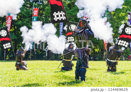 長篠合戦のぼりまつり、火縄銃の演武〈愛知県新城市〉 長篠合戦のぼりまつり、火縄銃の演武〈愛知県新城市〉 114469629