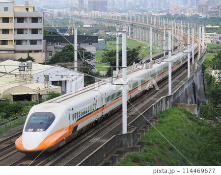 台湾高速鉄道　700T型　快官　高鐵景觀橋にて 114469677