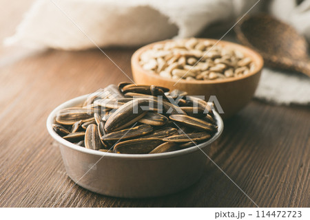 Roasted sunflower seeds Roasted sunflower seeds 114472723