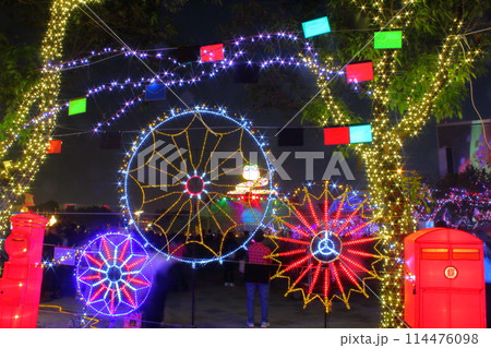 照らす イルミネーション 照明 114476098