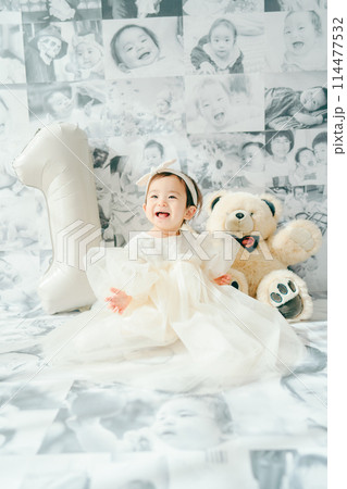 1歳誕生日 バースデーフォト 赤ちゃん 114477532