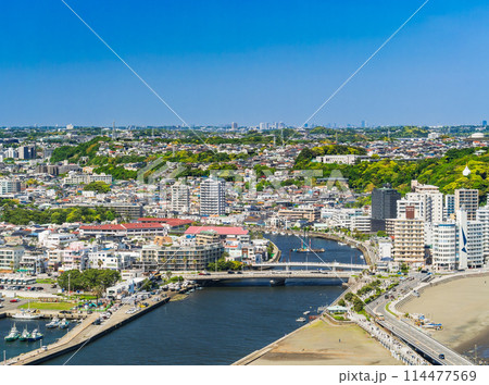 神奈川県　境川と藤沢市街 114477569