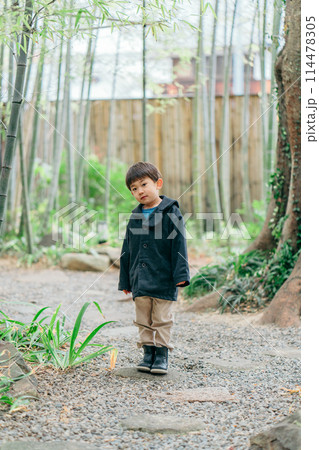 男の子 公園 幼稚園 男の子 公園 幼稚園 114478305