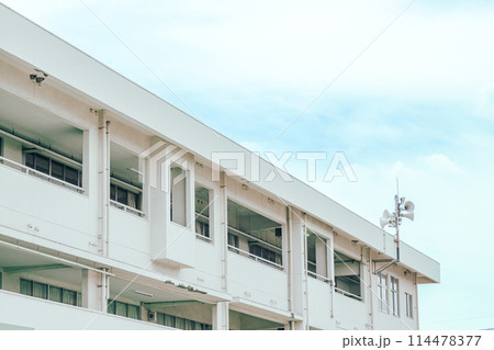 青空と学校校舎 青空と学校校舎 114478377