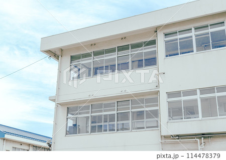 青空と学校校舎 青空と学校校舎 114478379